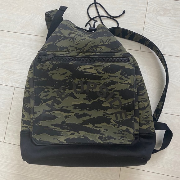 The Upside Backpack - Picture 9 of 9